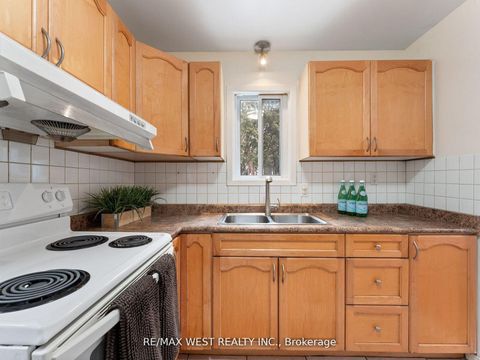 Photo 9 at 94 Plum Tree Way, Branson, Toronto