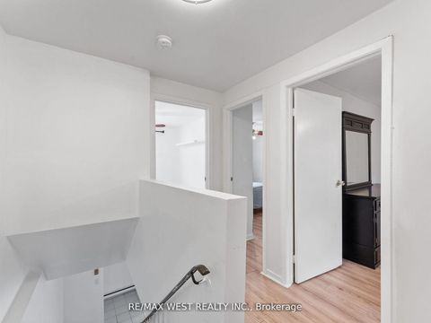Photo 11 at 94 Plum Tree Way, Branson, Toronto