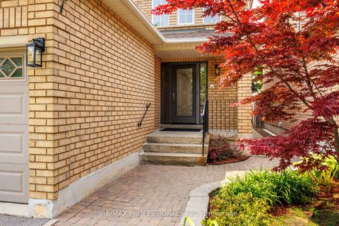 Photo 3 at 152 Ashton Drive, Maple, Vaughan