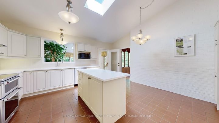 Photo 12 at 21 Banbury Road, Don Mills, Toronto
