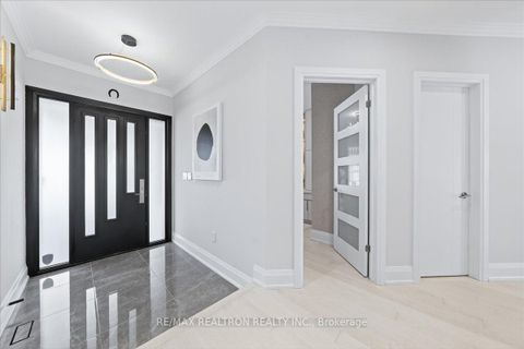 Photo 3 at 25 Riverhill Drive, Patterson, Vaughan