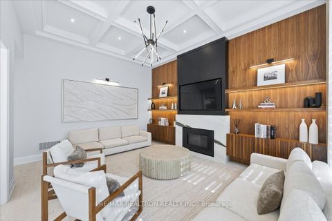 Photo 13 at 25 Riverhill Drive, Patterson, Vaughan