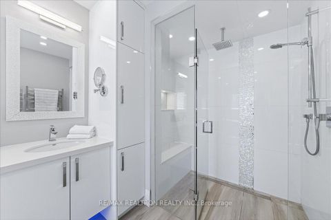 Photo 34 at 25 Riverhill Drive, Patterson, Vaughan