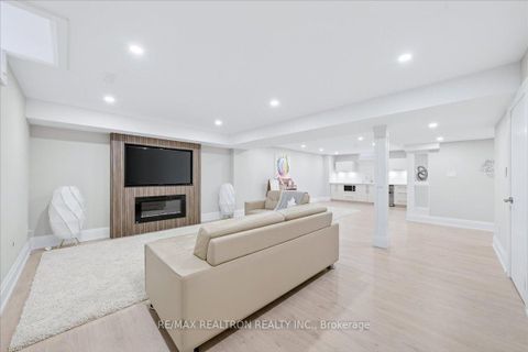 Photo 42 at 25 Riverhill Drive, Patterson, Vaughan