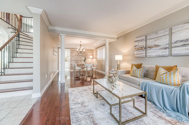 Photo 4 at 11 Saint Avenue, Bradford, Bradford West Gwillimbury