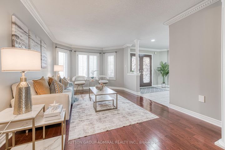 Photo 5 at 11 Saint Avenue, Bradford, Bradford West Gwillimbury