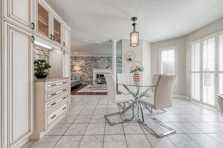 Photo 10 at 11 Saint Avenue, Bradford, Bradford West Gwillimbury