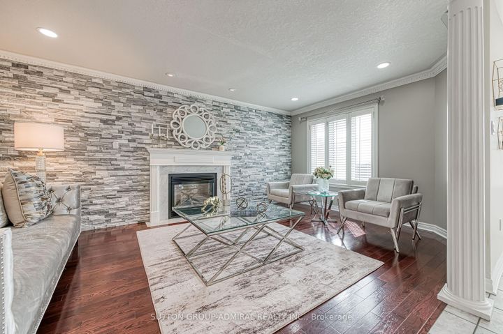 Photo 12 at 11 Saint Avenue, Bradford, Bradford West Gwillimbury