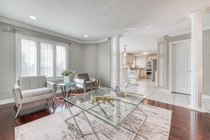 Photo 13 at 11 Saint Avenue, Bradford, Bradford West Gwillimbury