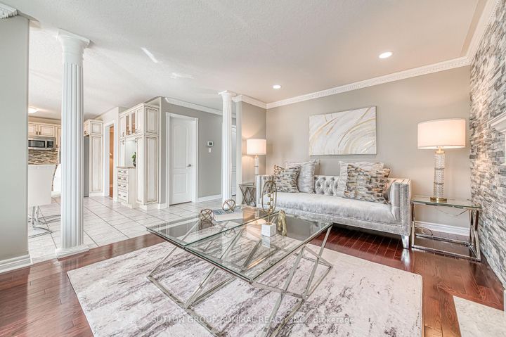 Photo 14 at 11 Saint Avenue, Bradford, Bradford West Gwillimbury