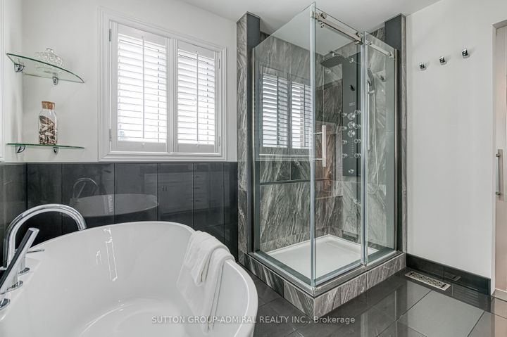 Photo 20 at 11 Saint Avenue, Bradford, Bradford West Gwillimbury