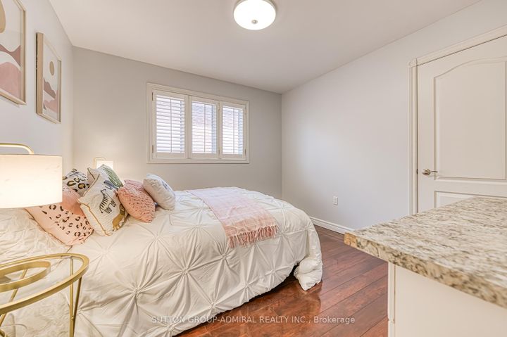 Photo 21 at 11 Saint Avenue, Bradford, Bradford West Gwillimbury