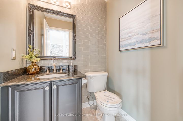 Photo 26 at 11 Saint Avenue, Bradford, Bradford West Gwillimbury