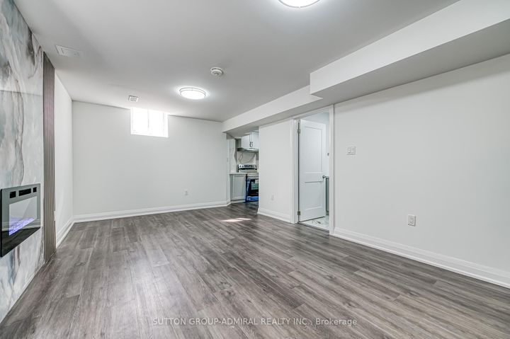 Photo 30 at 11 Saint Avenue, Bradford, Bradford West Gwillimbury