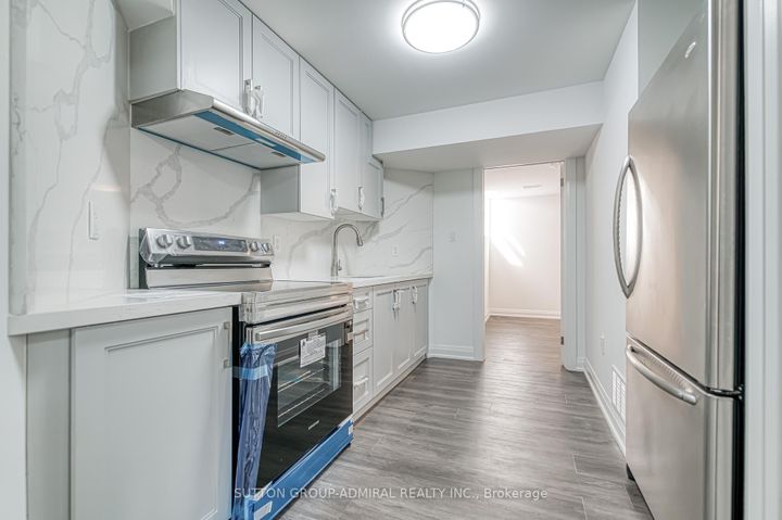 Photo 31 at 11 Saint Avenue, Bradford, Bradford West Gwillimbury