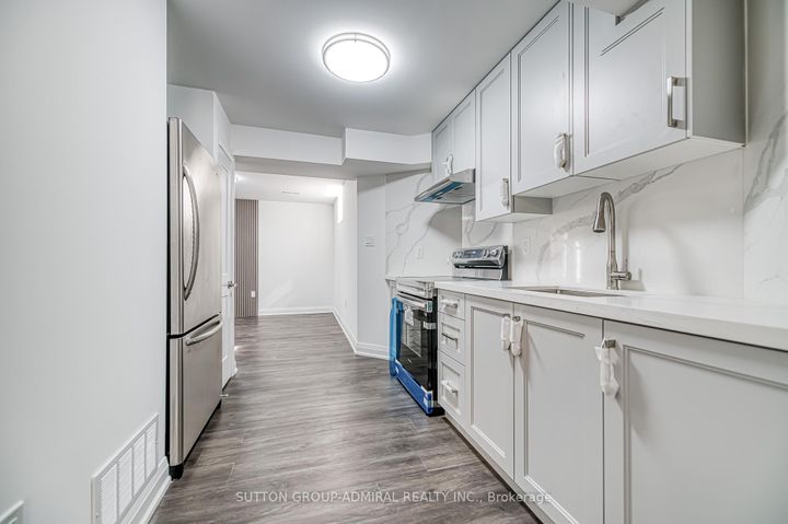 Photo 33 at 11 Saint Avenue, Bradford, Bradford West Gwillimbury