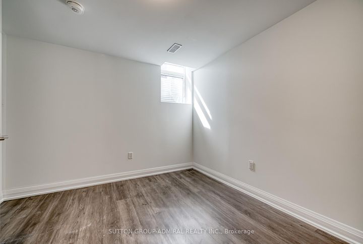 Photo 37 at 11 Saint Avenue, Bradford, Bradford West Gwillimbury