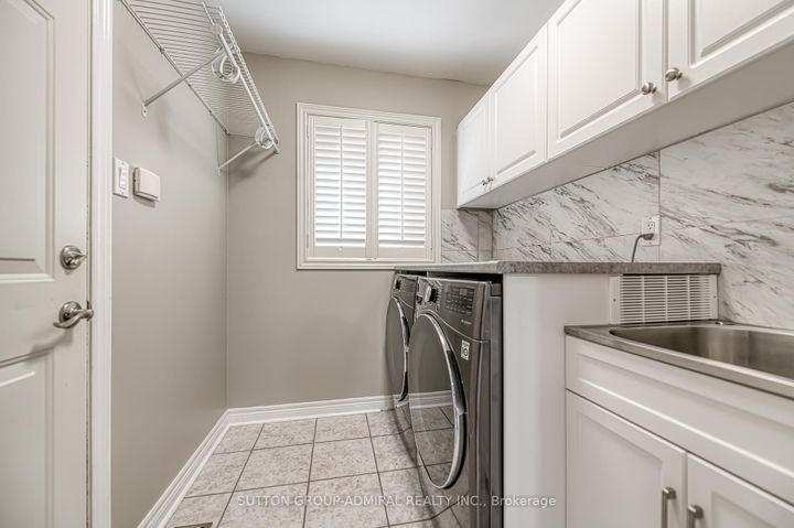 Photo 38 at 11 Saint Avenue, Bradford, Bradford West Gwillimbury
