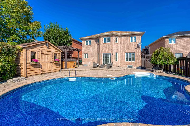 Photo 40 at 11 Saint Avenue, Bradford, Bradford West Gwillimbury