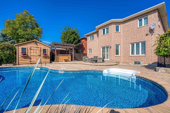 Photo 42 at 11 Saint Avenue, Bradford, Bradford West Gwillimbury