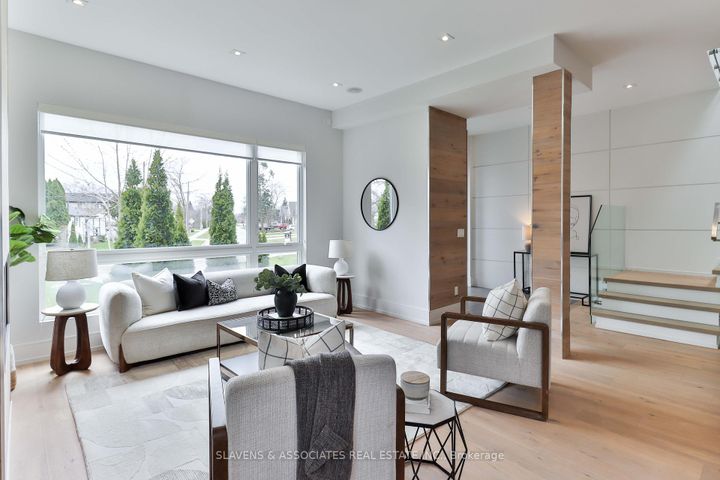 Photo 3 at 271 Jennings Crescent, BR Bronte, Oakville