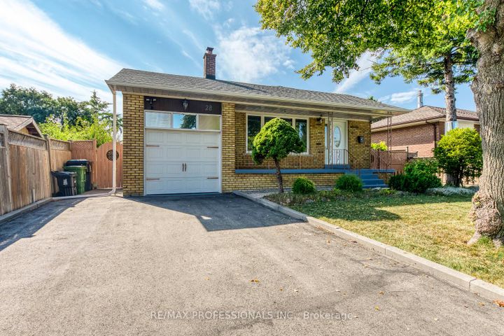 Photo 1 at 28 Summerfield Crescent, West Deane, Toronto