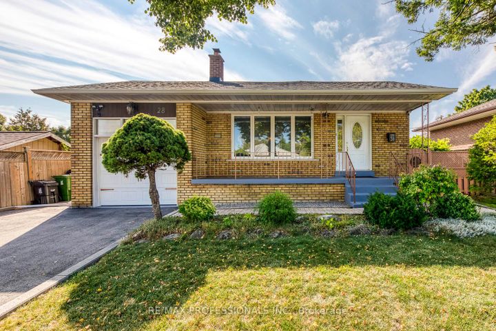 Photo 2 at 28 Summerfield Crescent, West Deane, Toronto