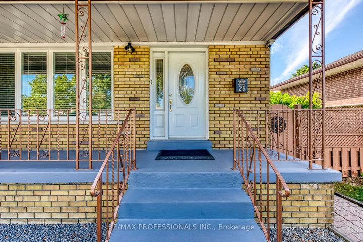 Photo 3 at 28 Summerfield Crescent, West Deane, Toronto