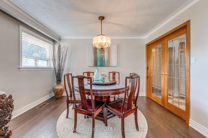 Photo 10 at 28 Summerfield Crescent, West Deane, Toronto