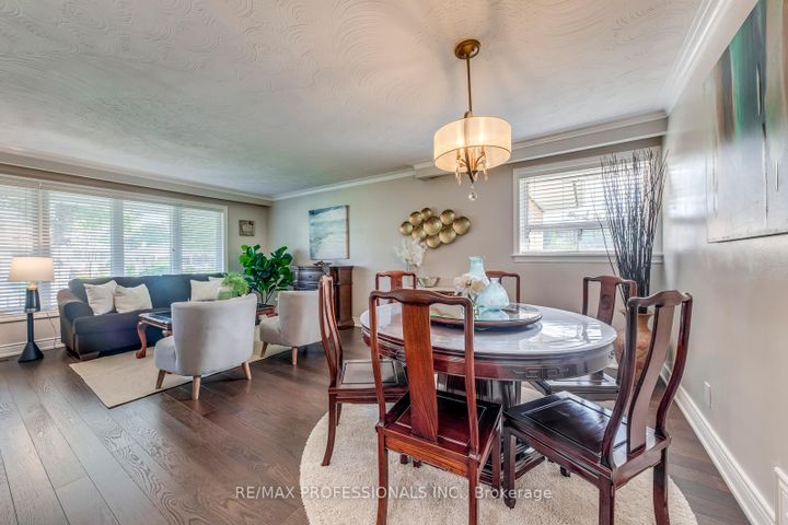 Photo 11 at 28 Summerfield Crescent, West Deane, Toronto