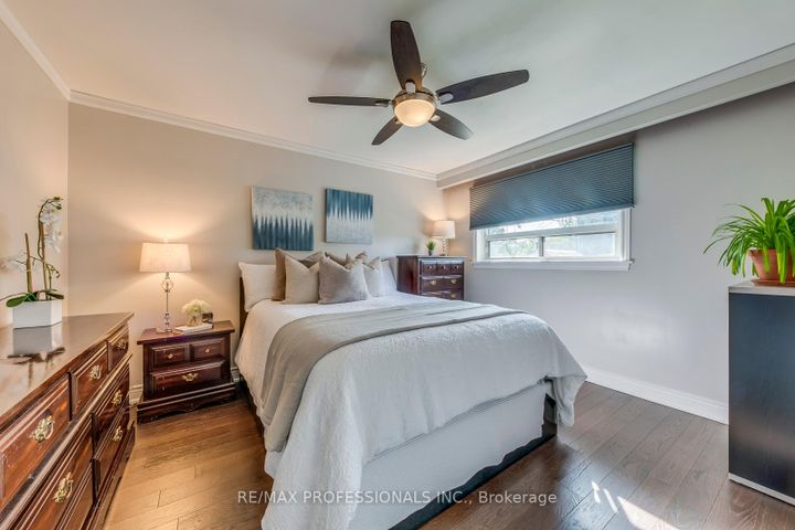 Photo 20 at 28 Summerfield Crescent, West Deane, Toronto