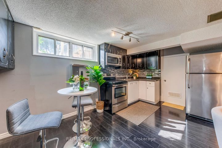 Photo 32 at 28 Summerfield Crescent, West Deane, Toronto