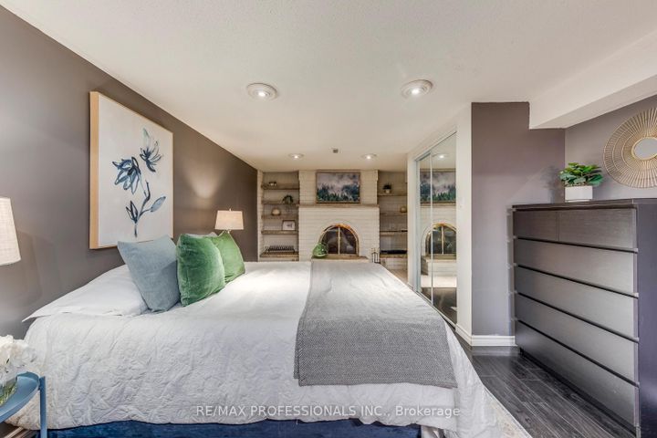 Photo 35 at 28 Summerfield Crescent, West Deane, Toronto