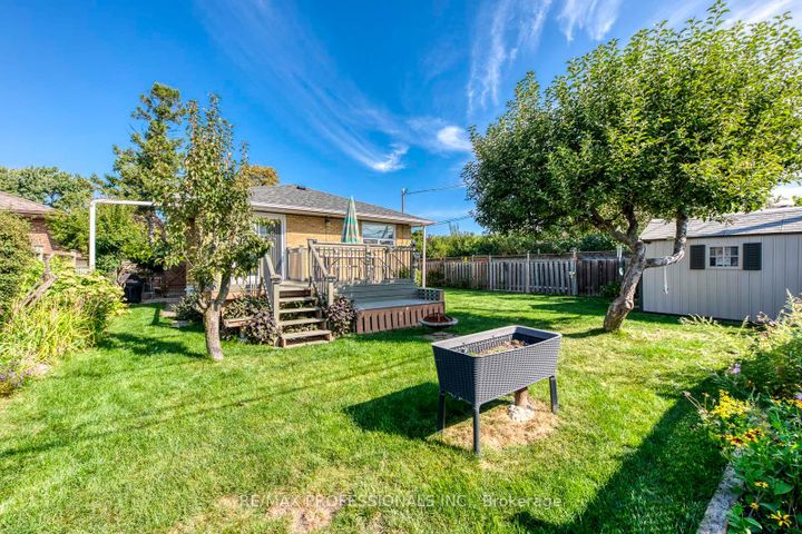 Photo 40 at 28 Summerfield Crescent, West Deane, Toronto