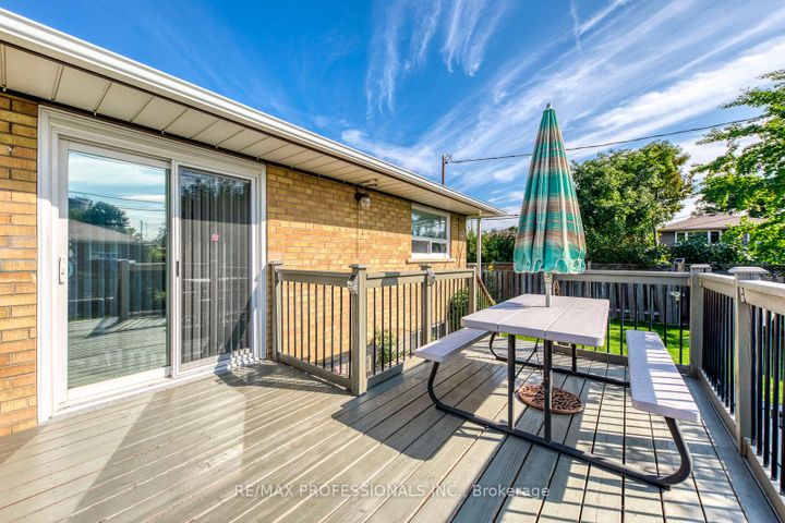 Photo 42 at 28 Summerfield Crescent, West Deane, Toronto