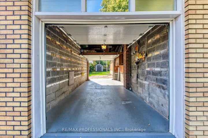 Photo 43 at 28 Summerfield Crescent, West Deane, Toronto