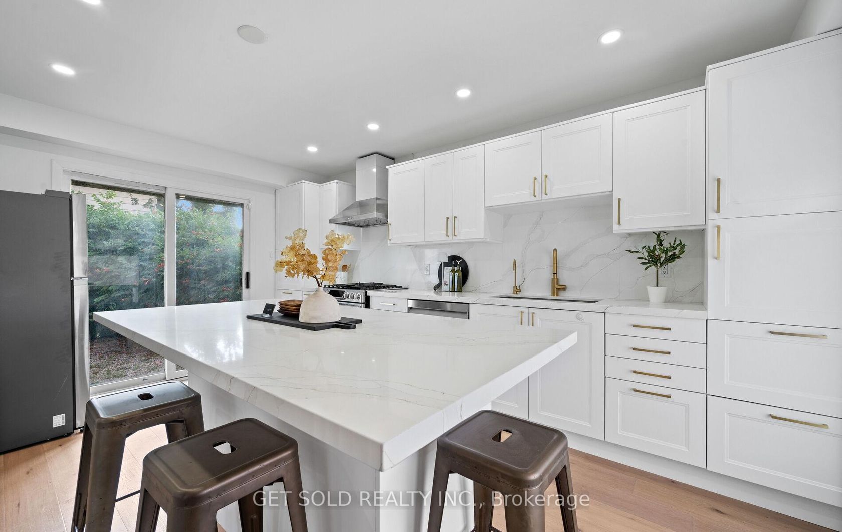 36 Shalom Crescent, Clairville, Toronto by Alessia Polo 36 Shalom Crescent, Clairville, Toronto