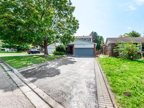 Photo 2 at 9 Eastman Crescent, Leslie Valley, Newmarket