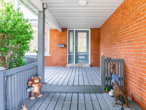Photo 3 at 9 Eastman Crescent, Leslie Valley, Newmarket