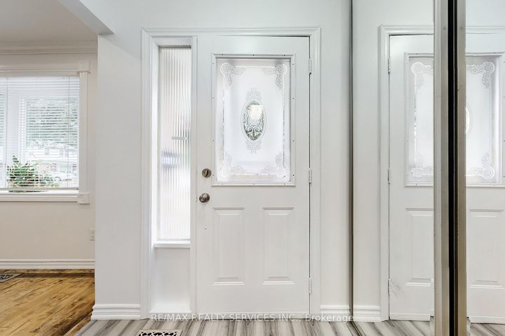 Photo 4 at 10 Minton Place, Central Park, Brampton