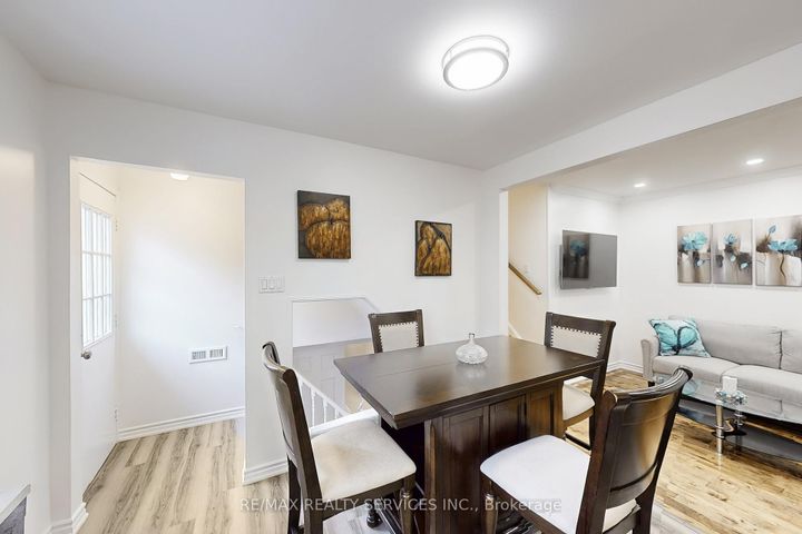 Photo 14 at 10 Minton Place, Central Park, Brampton