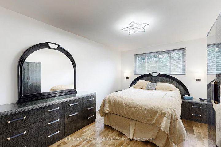 Photo 17 at 10 Minton Place, Central Park, Brampton
