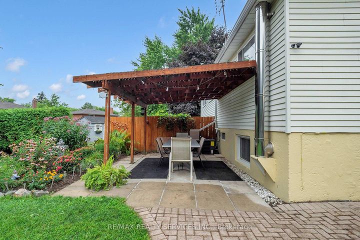 Photo 36 at 10 Minton Place, Central Park, Brampton