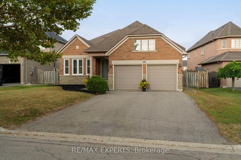Photo 0 at 35 Falkirk Crescent, Maple, Vaughan