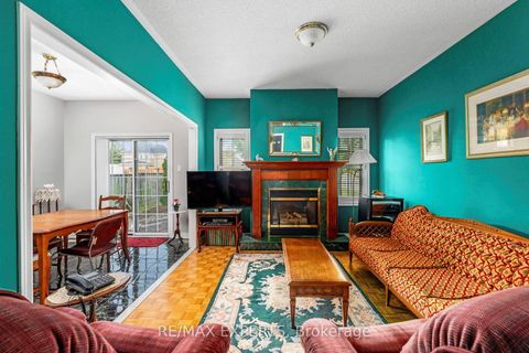 Photo 9 at 35 Falkirk Crescent, Maple, Vaughan
