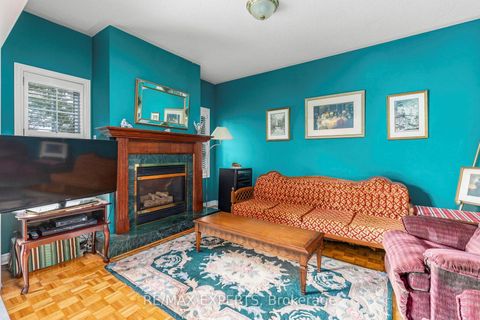 Photo 10 at 35 Falkirk Crescent, Maple, Vaughan