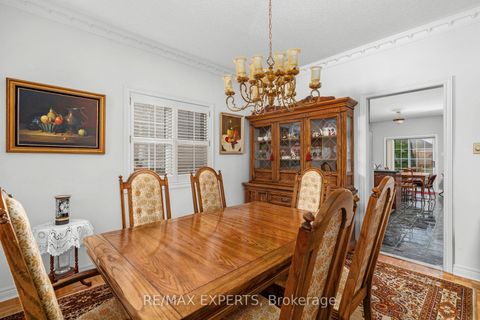 Photo 11 at 35 Falkirk Crescent, Maple, Vaughan