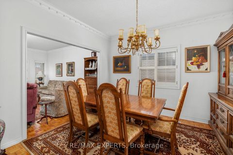 Photo 12 at 35 Falkirk Crescent, Maple, Vaughan
