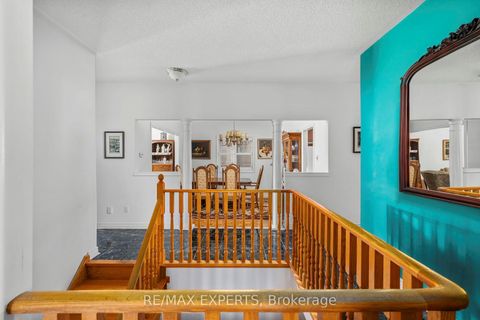 Photo 16 at 35 Falkirk Crescent, Maple, Vaughan