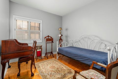 Photo 17 at 35 Falkirk Crescent, Maple, Vaughan